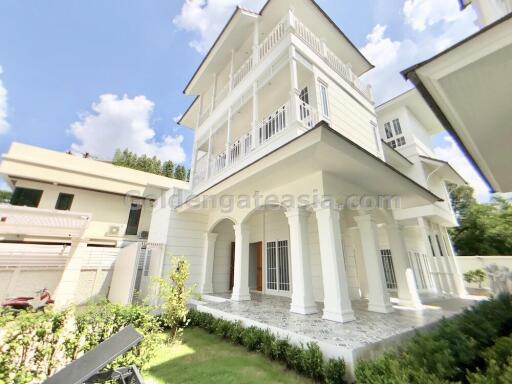 4-Bedrooms Detached Modern House in small compound - Phrom Phong BTS