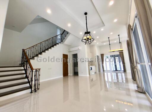 4-Bedrooms Detached Modern House in small compound - Phrom Phong BTS