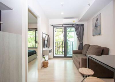 Stylish 1-BR Condo at Escent Ville Chiang Mai: Prime Location For Sale