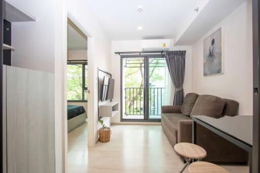 Stylish 1-BR Condo at Escent Ville Chiang Mai: Prime Location For Sale