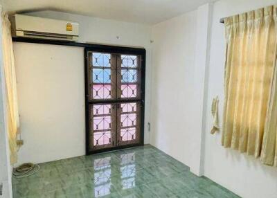 5-BR House near MRT Sam Yot