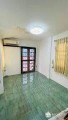 5-BR House near MRT Sam Yot