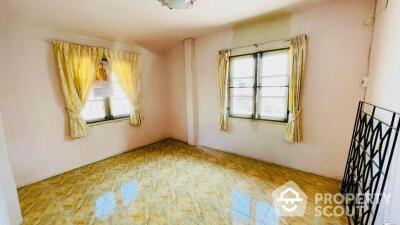 5-BR House near MRT Sam Yot