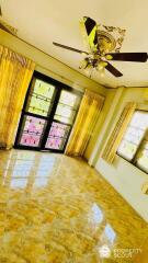 5-BR House near MRT Sam Yot