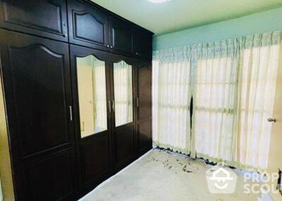 5-BR House near MRT Sam Yot