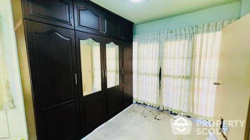 5-BR House near MRT Sam Yot