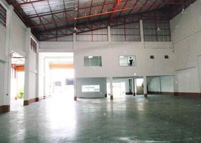 Factory and warehouse in Teparak km. 12