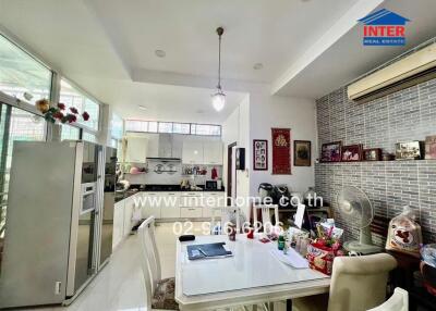 Modern bright kitchen with integrated appliances and decorative details