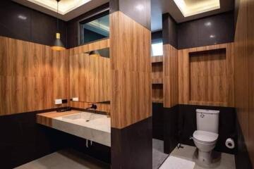 Modern bathroom with elegant wood paneling