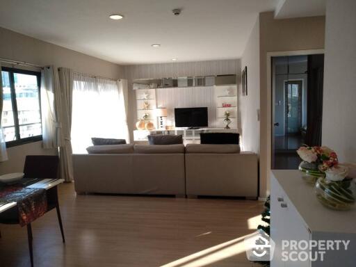 1-BR Condo at Renova Residence Chidlom Condominium near BTS Phloen Chit (ID 512418)