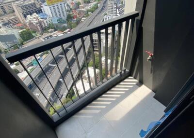 1-BR Condo at Life One Wireless near BTS Phloen Chit