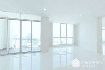 2-BR Penthouse at Asoke Place near MRT Sukhumvit