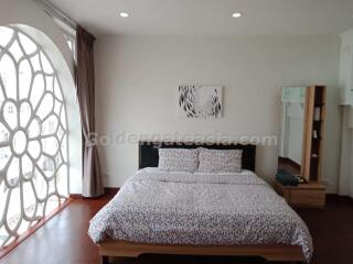 4 Bedrooms Townhouse in secure Compound - Ekkamai