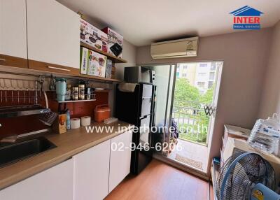 Modern and Compact Kitchen with Ample Storage and Full-Sized Appliances