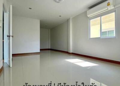 Spacious and well-lit empty room with glossy tiled floor and air conditioning