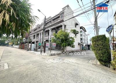 Townhome, 3 floors, 23 sq m, townhome near Kasetsart University. Soi Phahonyothin 44/1, Intersection 4, Phahonyothin Road, Kaset-Nawamin Road, Chatuchak District, Bangkok