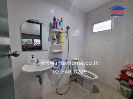 Modern bathroom with white fixtures and wall-mounted mirror