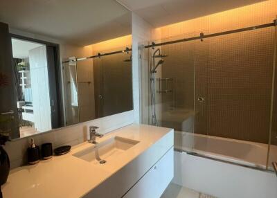 Modern bathroom with clean white vanity and a bathtub