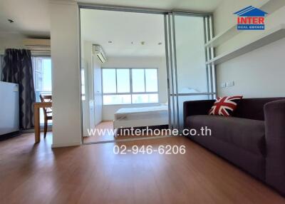Spacious and bright living room with adjoining bedroom