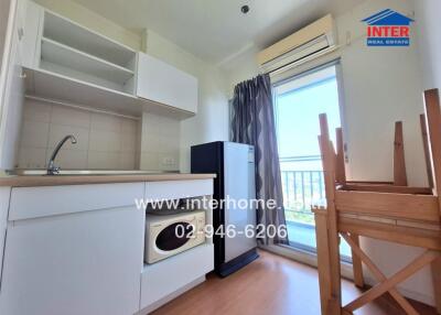 Compact and well-equipped kitchen with balcony access