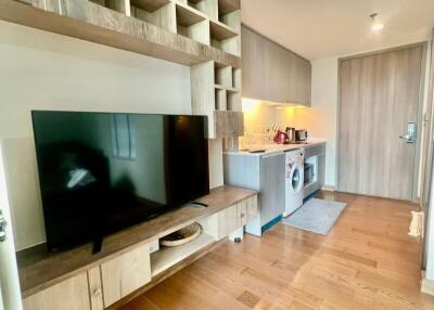 For rent: Marina Bayfront Sriracha, luxury condo, beautiful room, mountain view.