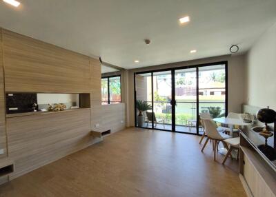 Spacious and Modern Open Plan Living Room with Kitchen