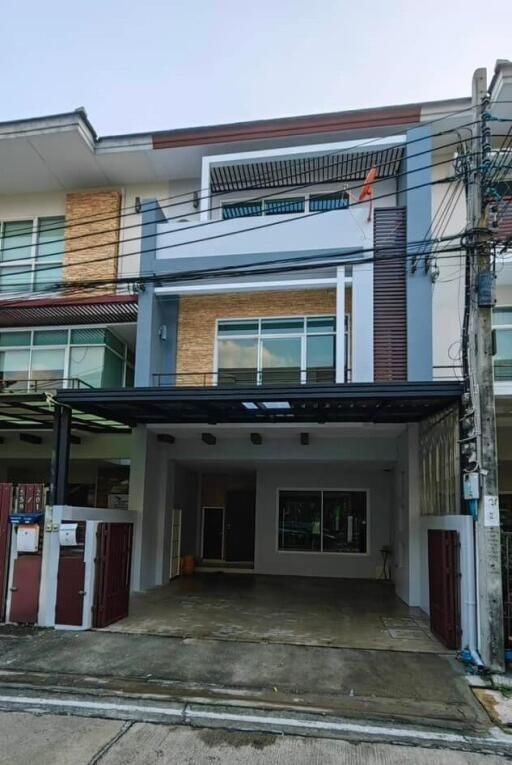 Modern two-story townhouse with exterior view showcasing driveway and balconies