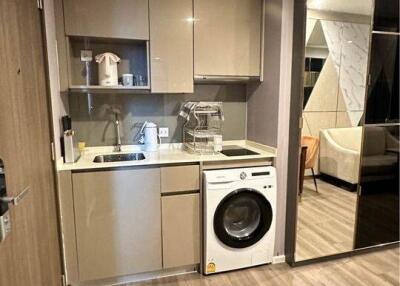 1-BR Condo at Whizdom Essence Sukhumvit near BTS Punnawithi