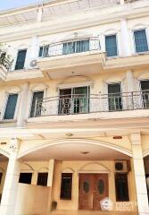 4-BR Townhouse close to Sathu Pradit