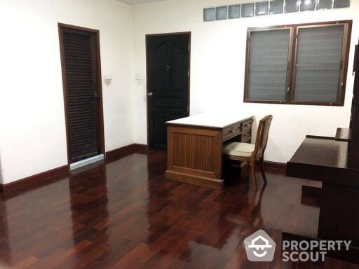 4-BR Townhouse close to Sathu Pradit