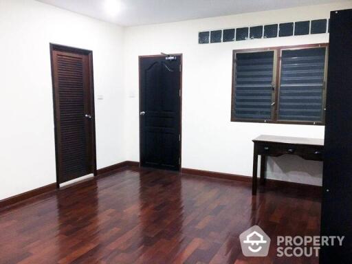 4-BR Townhouse close to Sathu Pradit