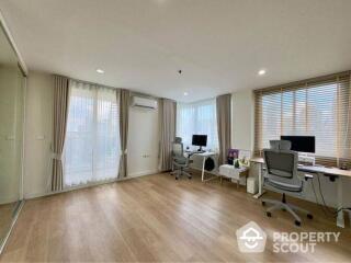 2-BR Condo at Baan Siri Silom near BTS Surasak