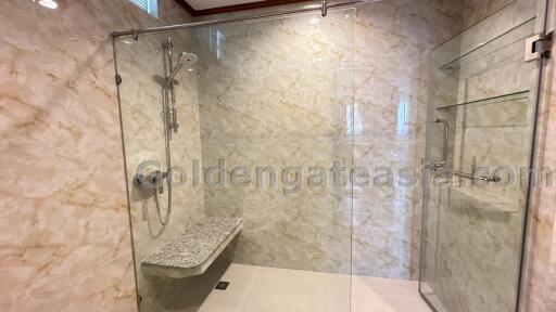 4 Bedrooms Condo with Study Room - Sukhumvit soi 26, Khlong Toei