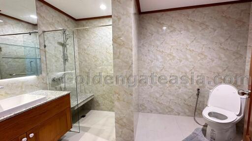 4 Bedrooms Condo with Study Room - Sukhumvit soi 26, Khlong Toei