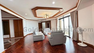 4 Bedrooms Condo with Study Room - Sukhumvit soi 26, Khlong Toei