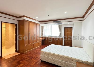 4 Bedrooms Condo with Study Room - Sukhumvit soi 26, Khlong Toei