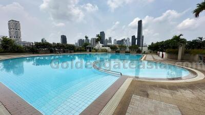 4 Bedrooms Condo with Study Room - Sukhumvit soi 26, Khlong Toei