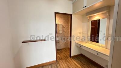 4 Bedrooms Condo with Study Room - Sukhumvit soi 26, Khlong Toei