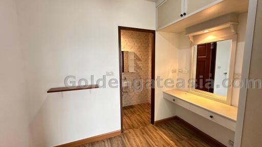 4 Bedrooms Condo with Study Room - Sukhumvit soi 26, Khlong Toei