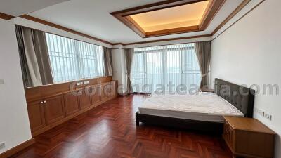 4 Bedrooms Condo with Study Room - Sukhumvit soi 26, Khlong Toei