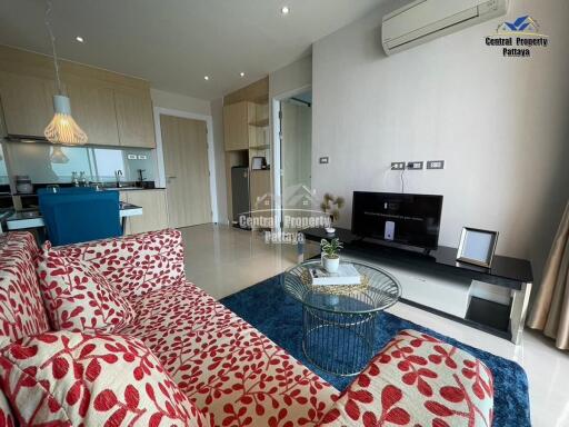 Direct from developer, newly built, modern, fully furnished 1 bedroom, 1 bathroom in central Jomtien.