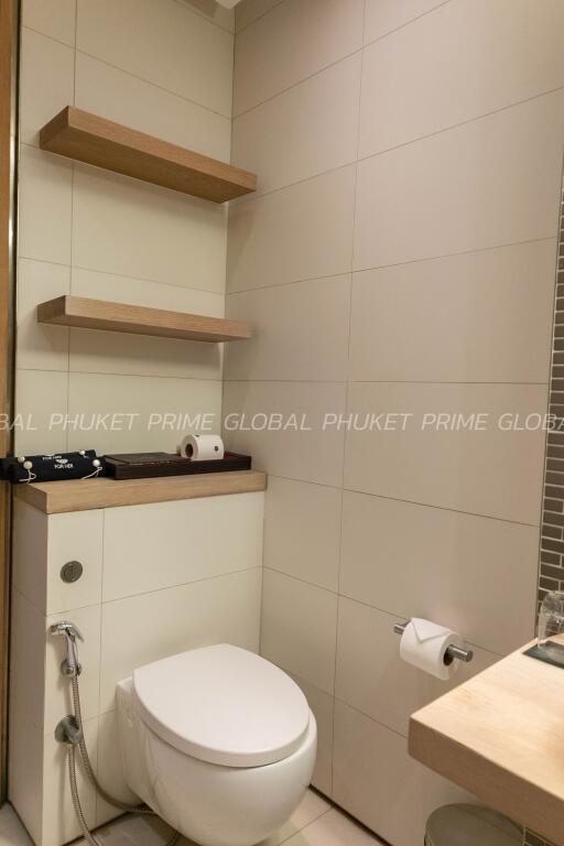 Modern bathroom interior with neutral tiles and sleek fixtures