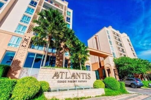Exterior view of Atlantis Condo Resort Pattaya with palm trees