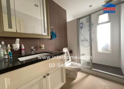 Modern bathroom with shower, toilet, sink and mirror