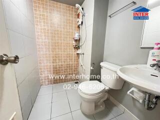 Bathroom with modern fixtures