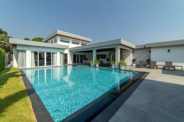 Modern house with a large swimming pool