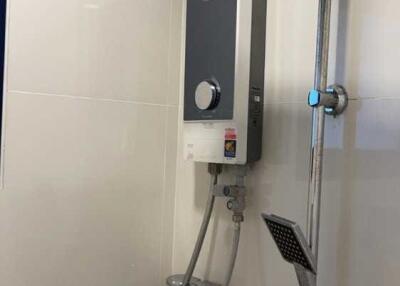 Modern shower system with water heater
