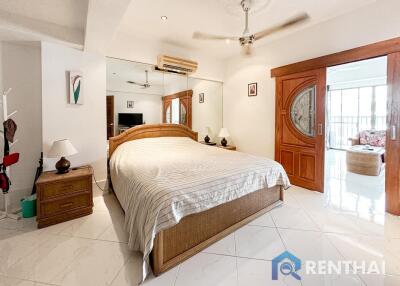 Don’t miss this large 1bedroom 80 sqm. Located near the popular beach Pattaya