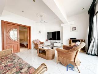 Don’t miss this large 1bedroom 80 sqm. Located near the popular beach Pattaya