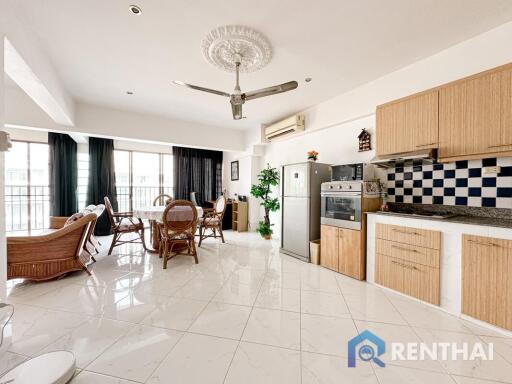 Don’t miss this large 1bedroom 80 sqm. Located near the popular beach Pattaya